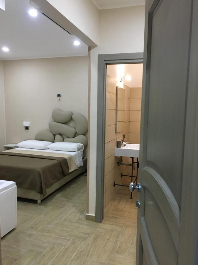 Dei Gerolomini Hotel Naples Luaran gambar