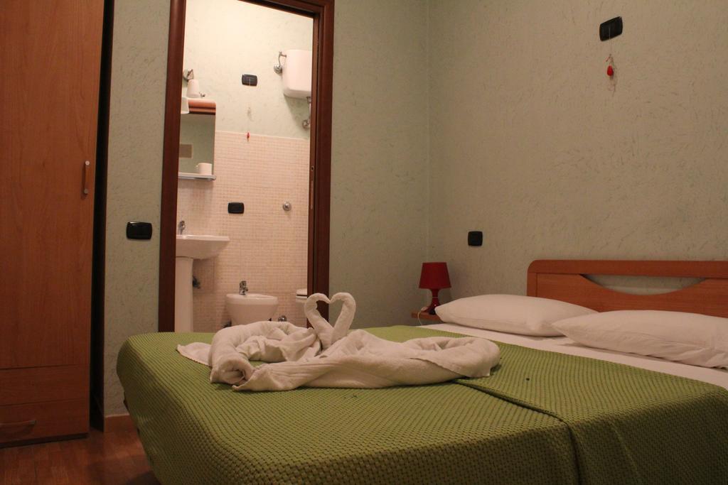 Dei Gerolomini Hotel Naples Luaran gambar