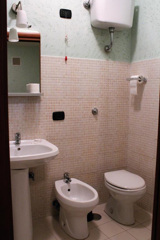 Dei Gerolomini Hotel Naples Luaran gambar
