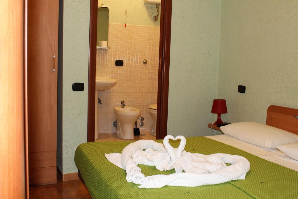 Dei Gerolomini Hotel Naples Luaran gambar