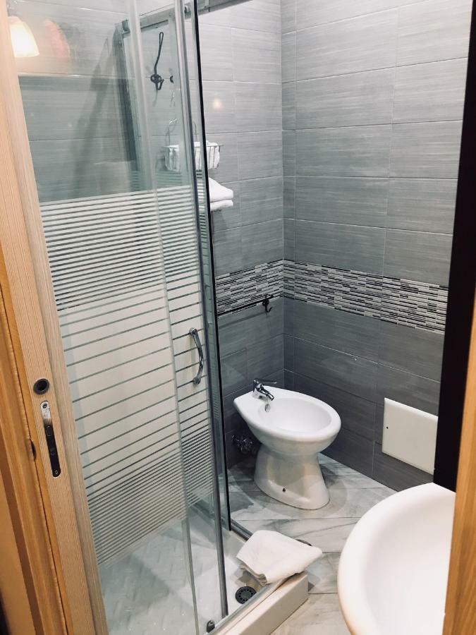 Dei Gerolomini Hotel Naples Luaran gambar