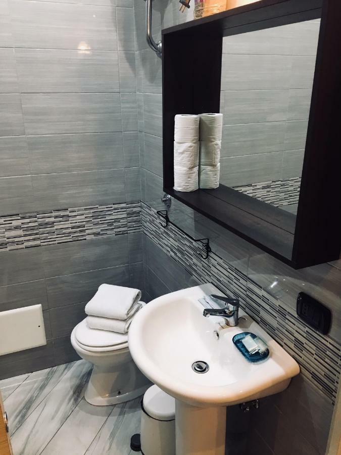 Dei Gerolomini Hotel Naples Luaran gambar