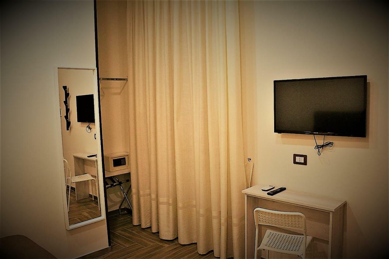 Dei Gerolomini Hotel Naples Luaran gambar