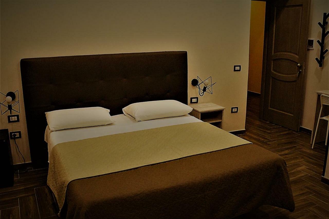 Dei Gerolomini Hotel Naples Luaran gambar